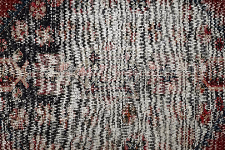white Medium rug 3' 9" x 7' 3"