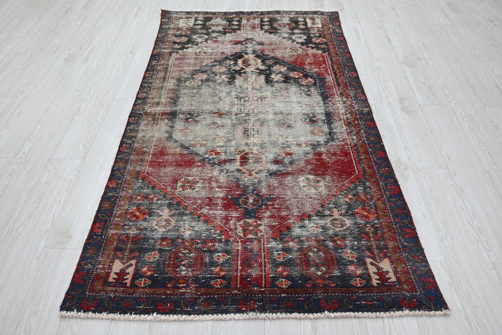 white Medium rug 3' 9" x 7' 3"