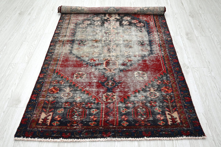white Medium rug 3' 9" x 7' 3"