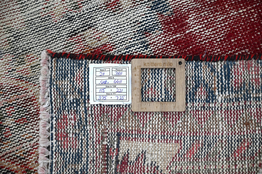 white Medium rug 3' 9" x 7' 3"