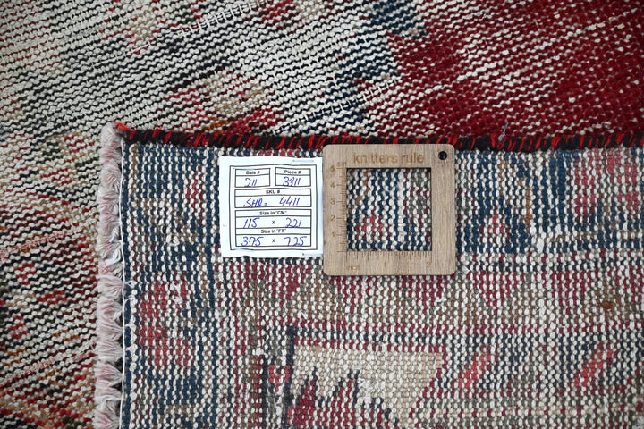 white Medium rug 3' 9" x 7' 3"