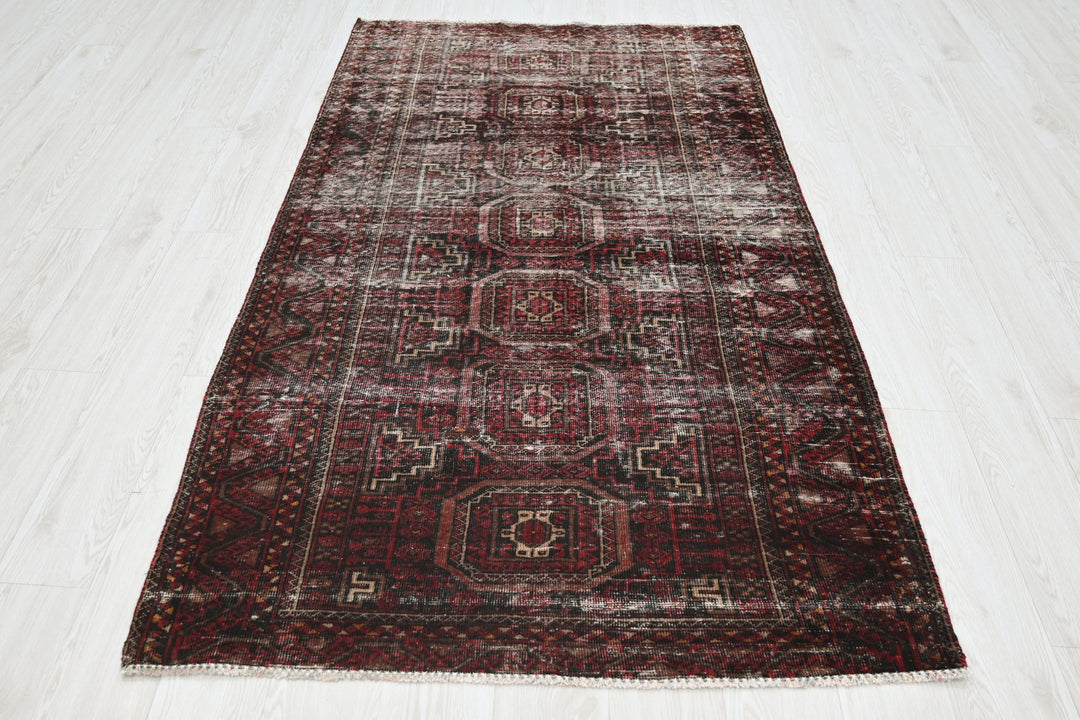 red Medium rug 3' 9" x 7' 0"