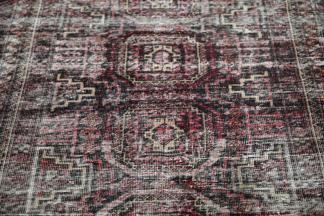 red Medium rug 3' 9" x 7' 0"