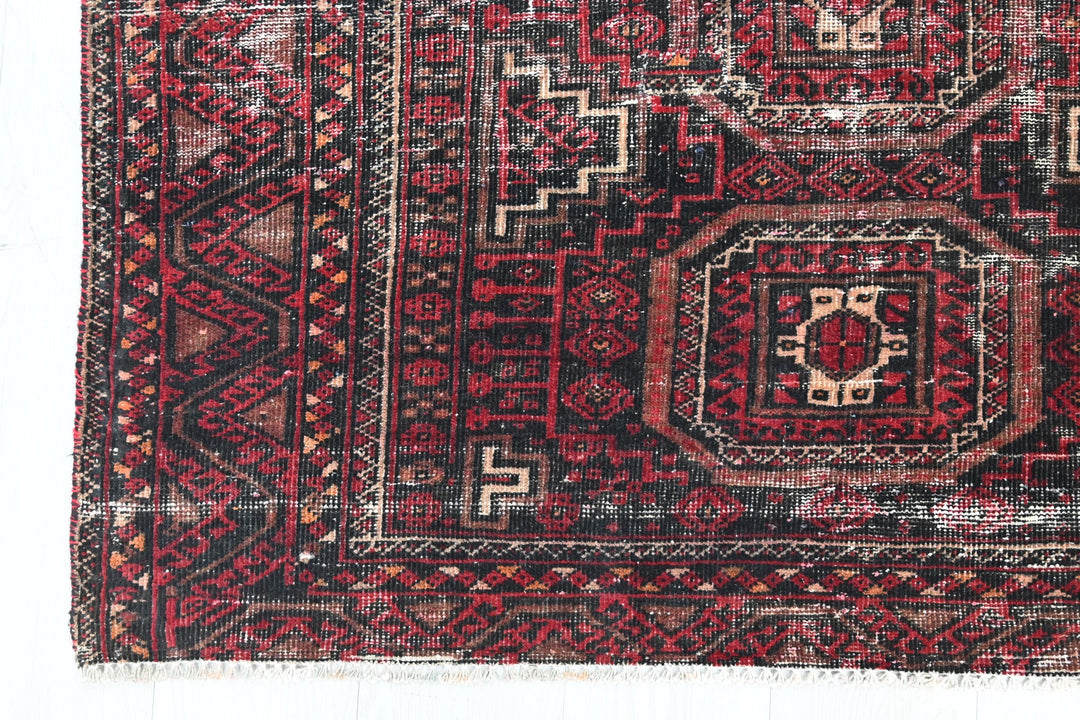 red Medium rug 3' 9" x 7' 0"
