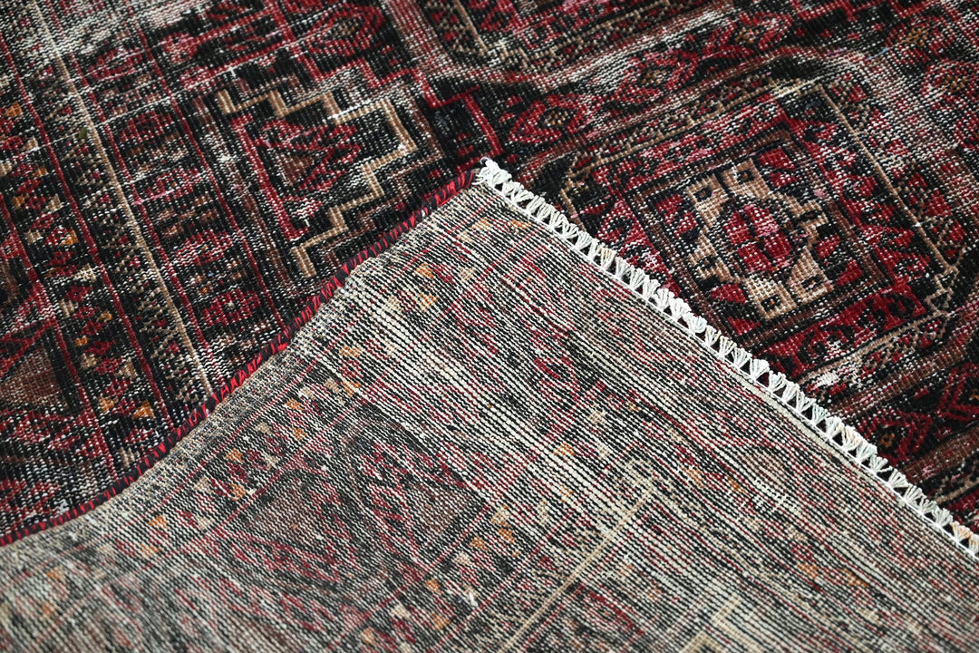 red Medium rug 3' 9" x 7' 0"