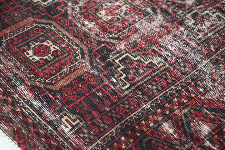red Medium rug 3' 9" x 7' 0"