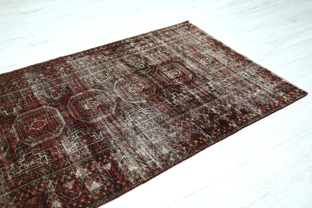 red Medium rug 3' 9" x 7' 0"