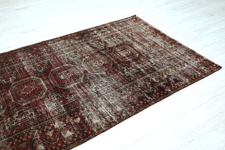 red Medium rug 3' 9" x 7' 0"