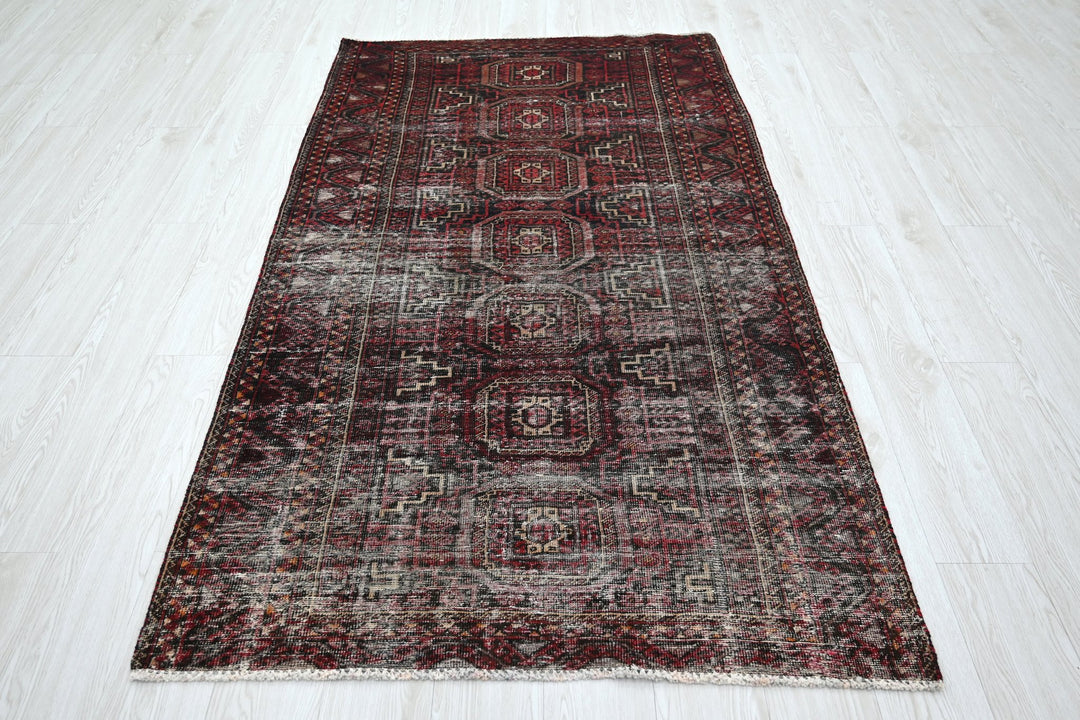 red Medium rug 3' 9" x 7' 0"