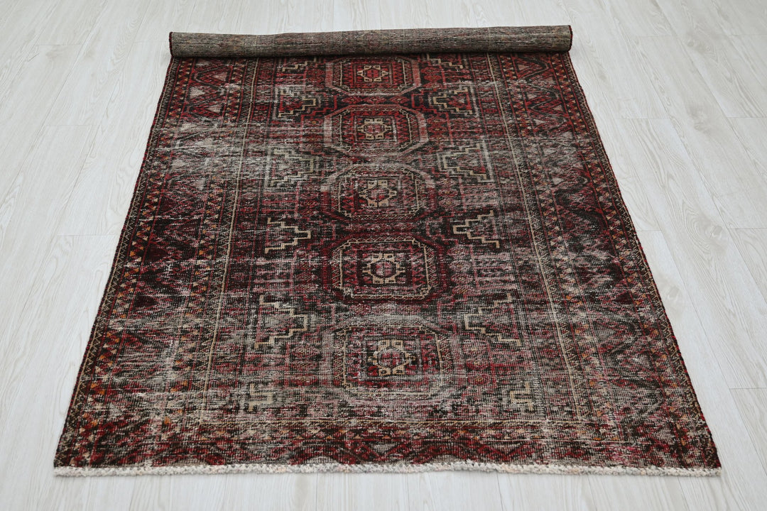 red Medium rug 3' 9" x 7' 0"