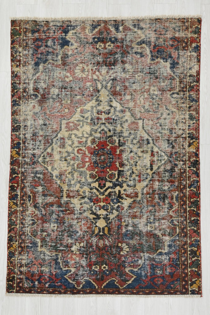brown Accent rug 4' 0" x 5' 10"
