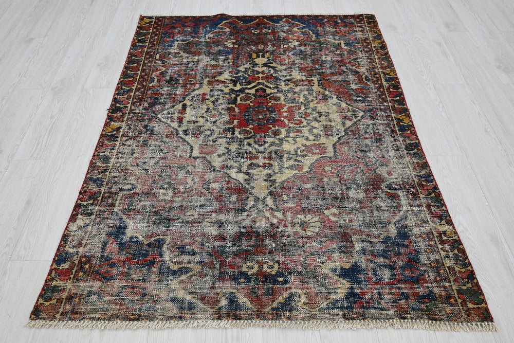 brown Accent rug 4' 0" x 5' 10"