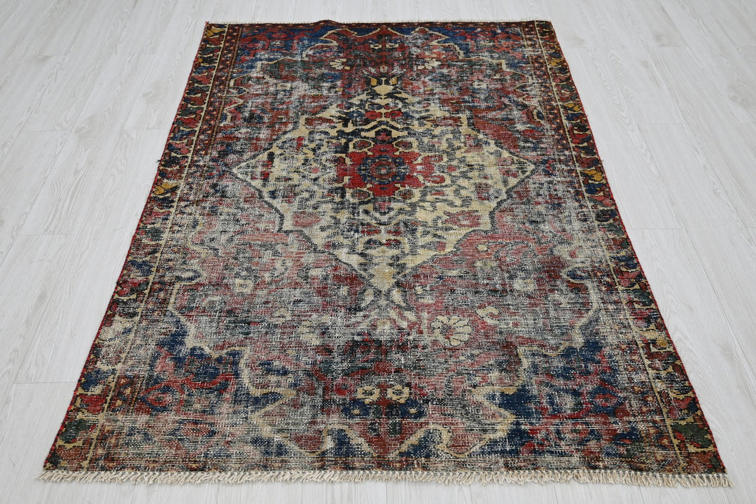 brown Accent rug 4' 0" x 5' 10"