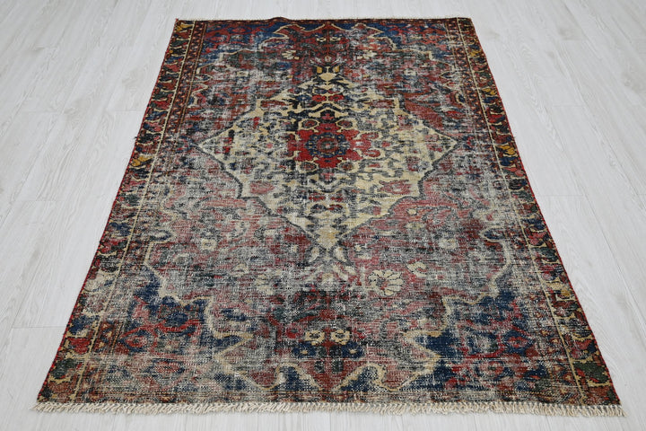 brown Accent rug 4' 0" x 5' 10"