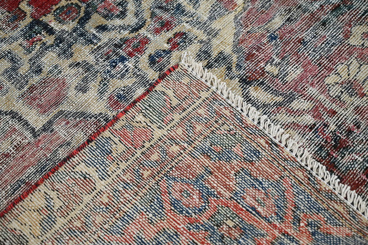 brown Accent rug 4' 0" x 5' 10"