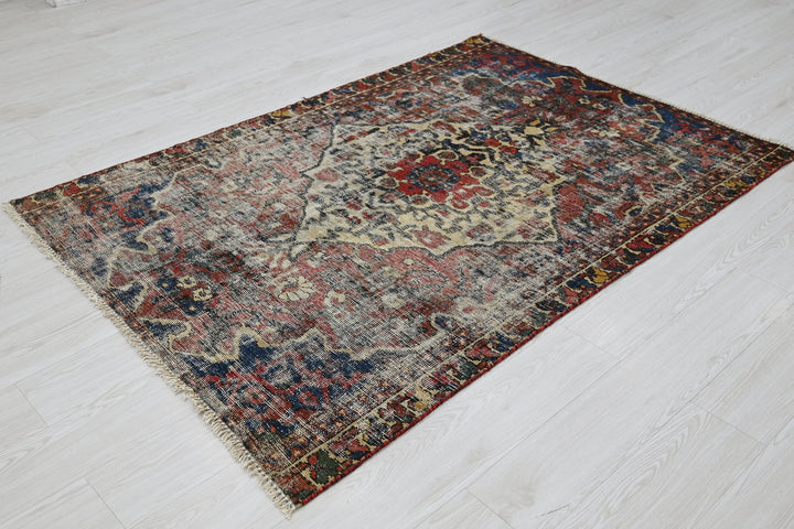 brown Accent rug 4' 0" x 5' 10"
