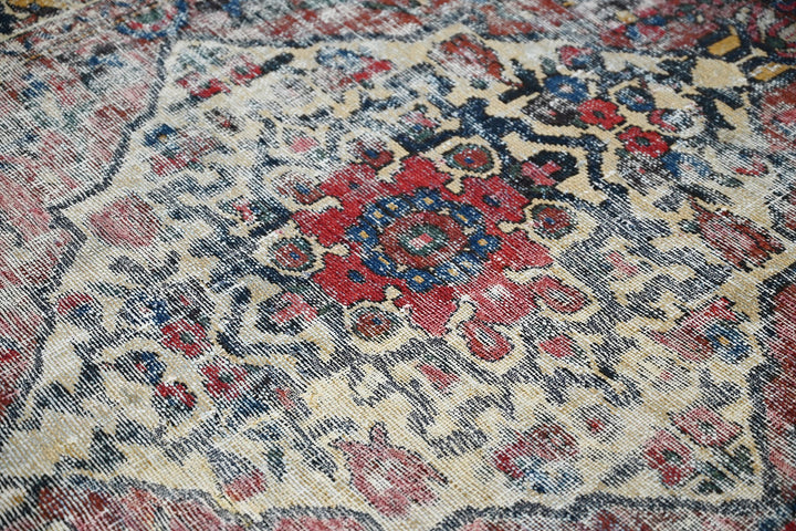 brown Accent rug 4' 0" x 5' 10"