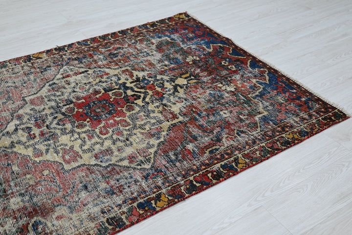 brown Accent rug 4' 0" x 5' 10"
