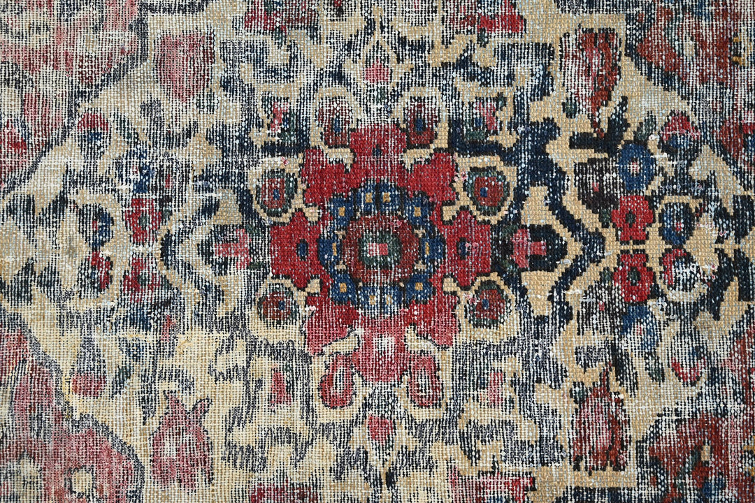 brown Accent rug 4' 0" x 5' 10"