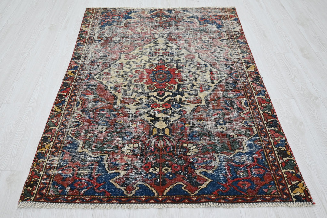 brown Accent rug 4' 0" x 5' 10"