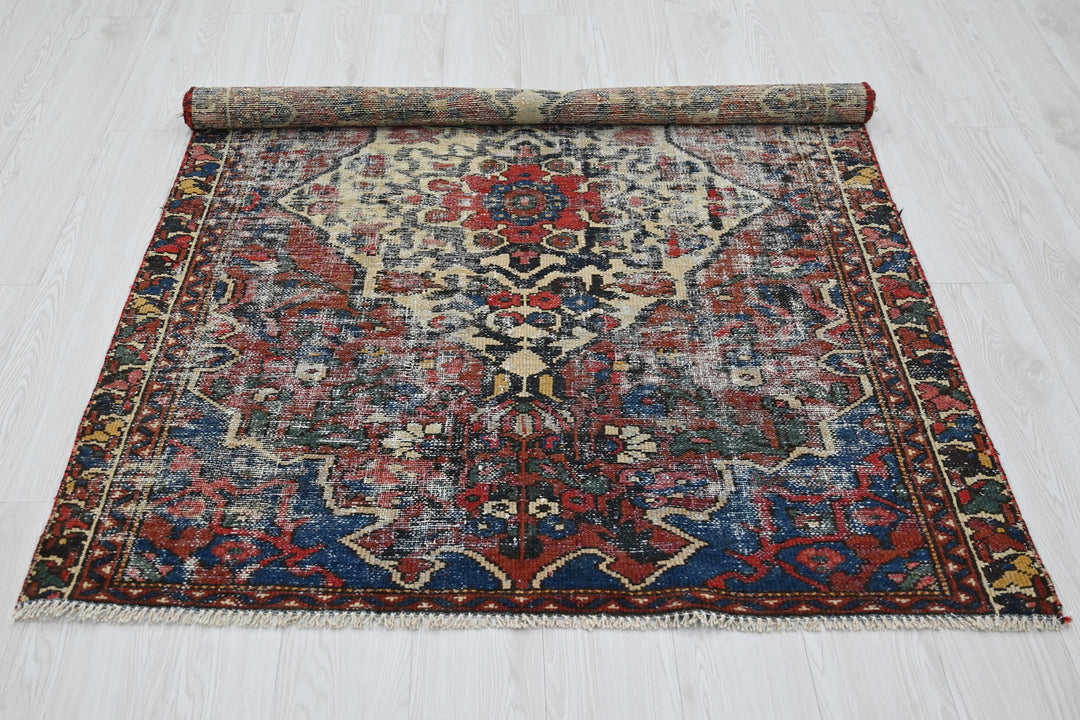 brown Accent rug 4' 0" x 5' 10"