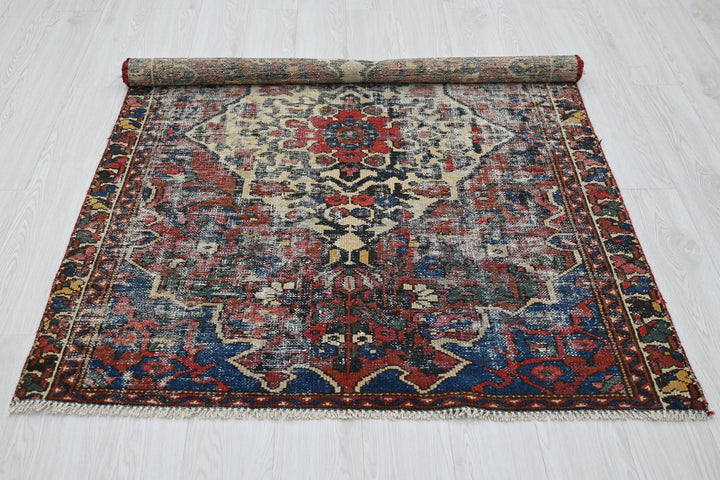brown Accent rug 4' 0" x 5' 10"