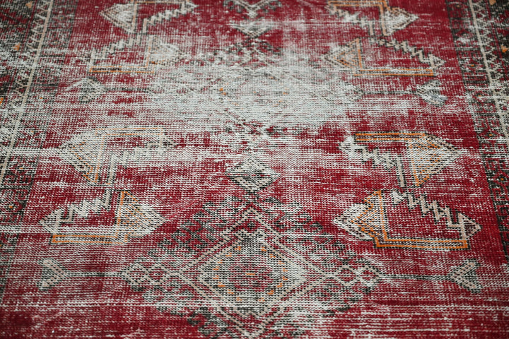 red Accent rug 3' 10" x 6' 2"