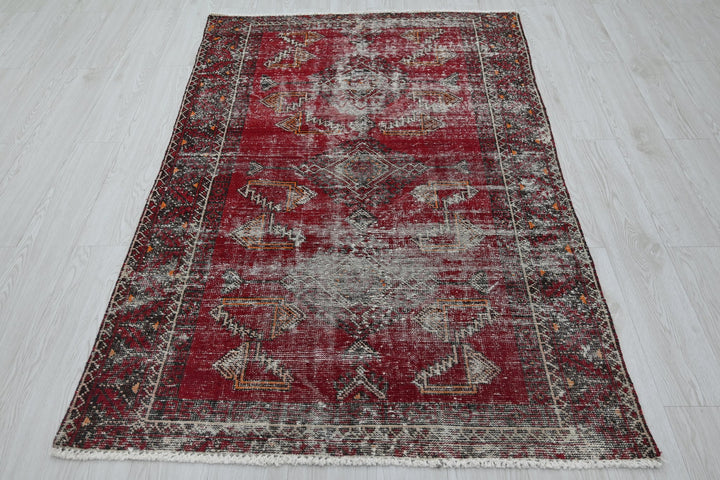 red Accent rug 3' 10" x 6' 2"