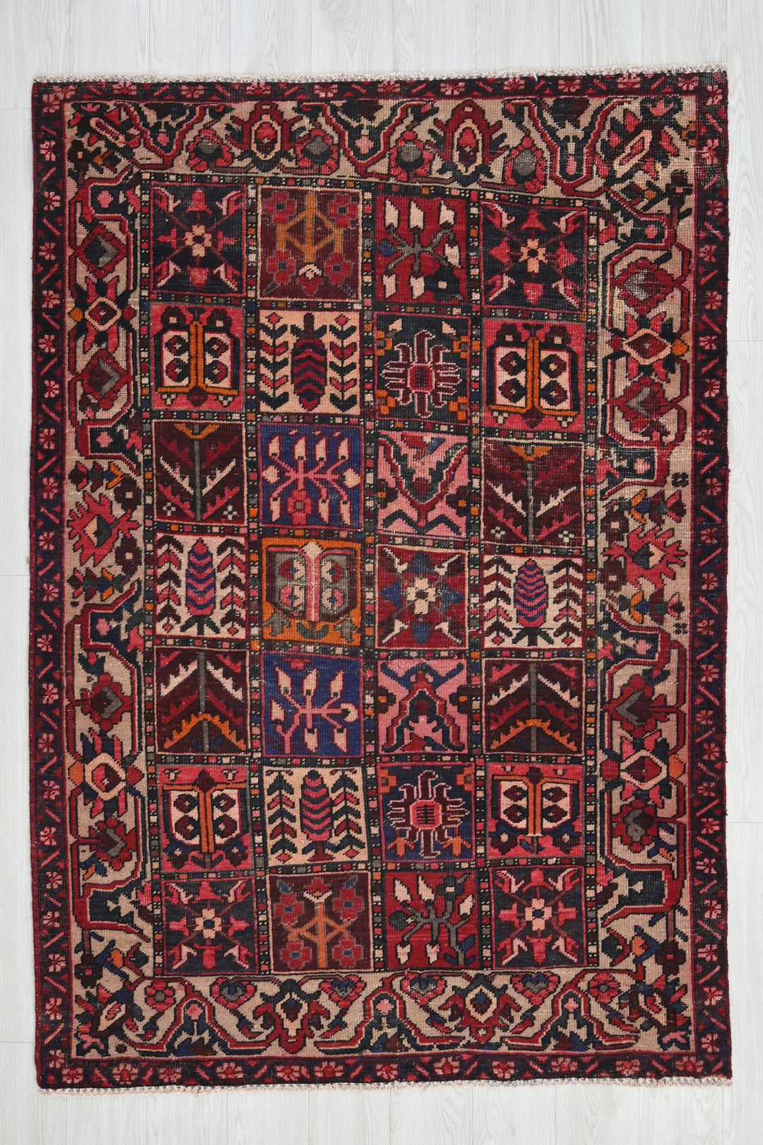 red Accent rug 4' 3" x 6' 4"