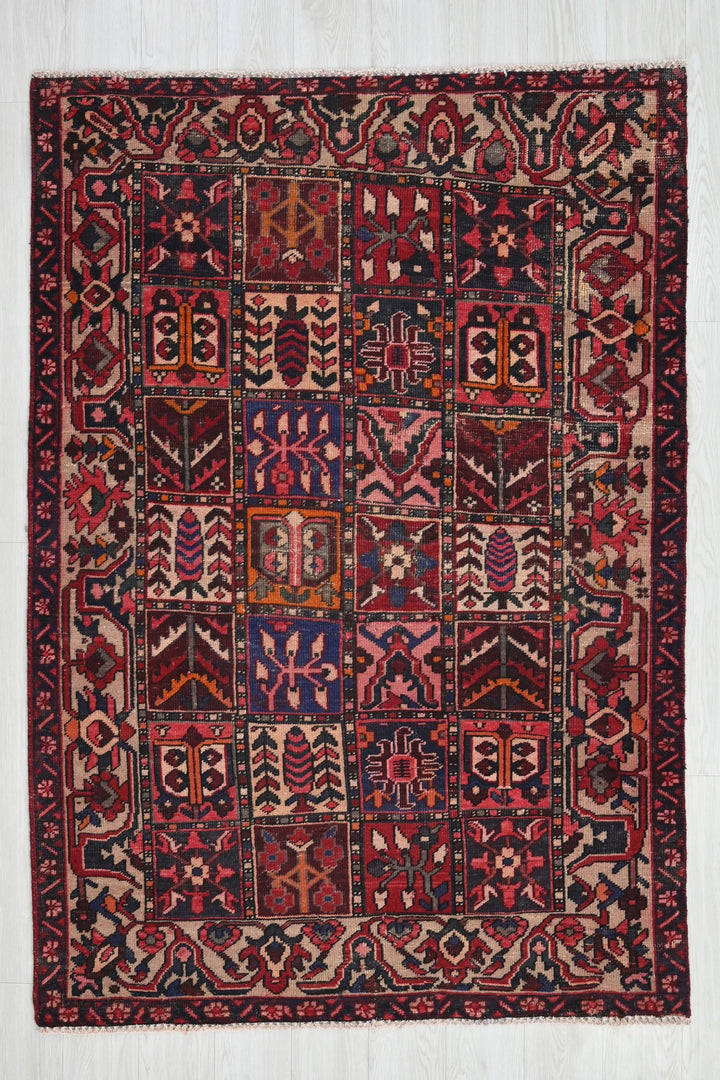 red Accent rug 4' 3" x 6' 4"