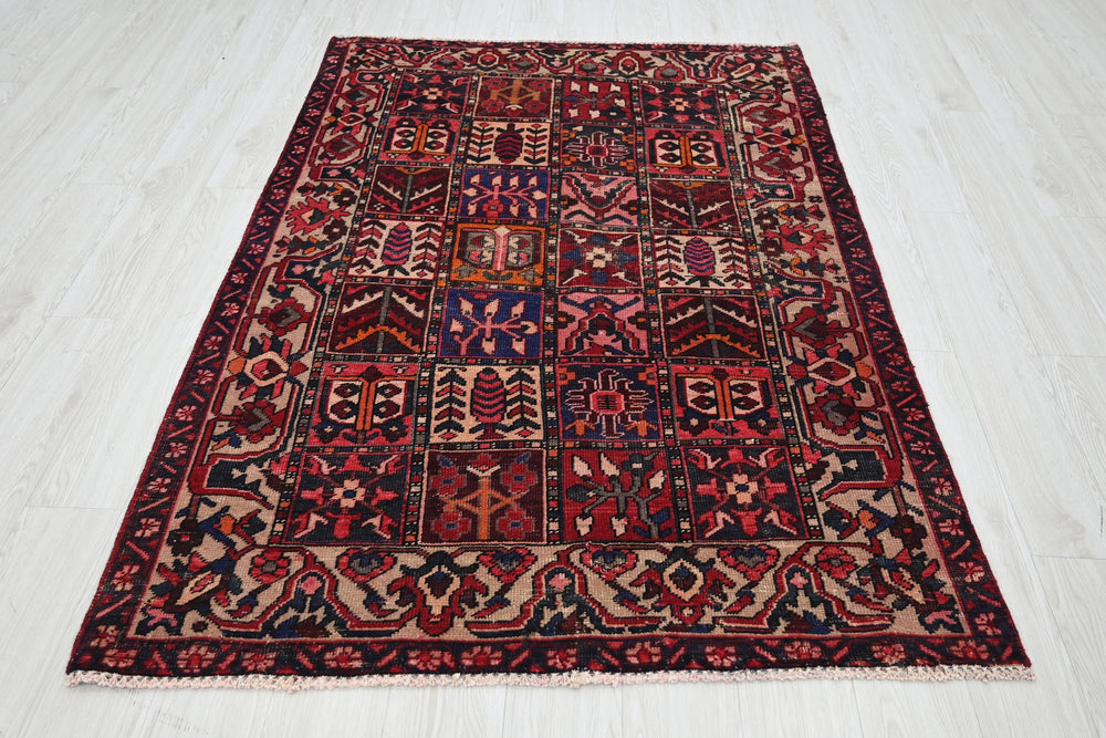 red Accent rug 4' 3" x 6' 4"