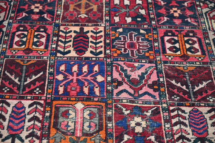 red Accent rug 4' 3" x 6' 4"