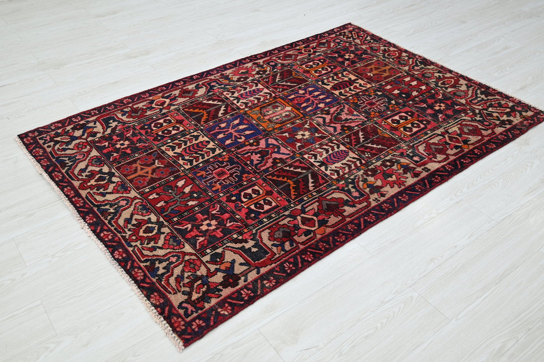 red Accent rug 4' 3" x 6' 4"