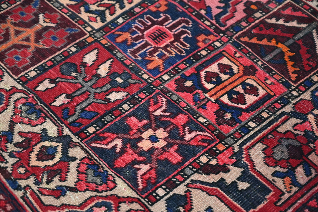 red Accent rug 4' 3" x 6' 4"