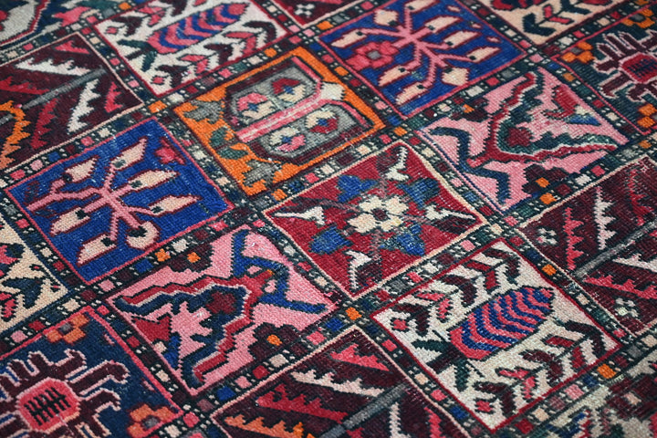 red Accent rug 4' 3" x 6' 4"