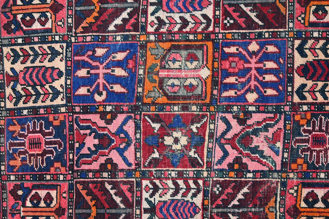 red Accent rug 4' 3" x 6' 4"