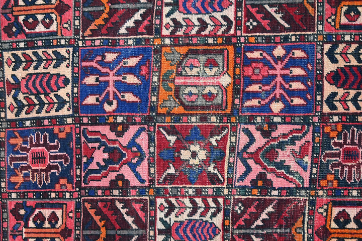 red Accent rug 4' 3" x 6' 4"