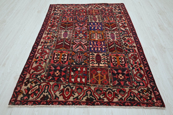 red Accent rug 4' 3" x 6' 4"