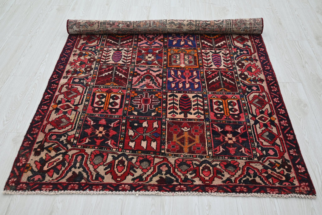 red Accent rug 4' 3" x 6' 4"