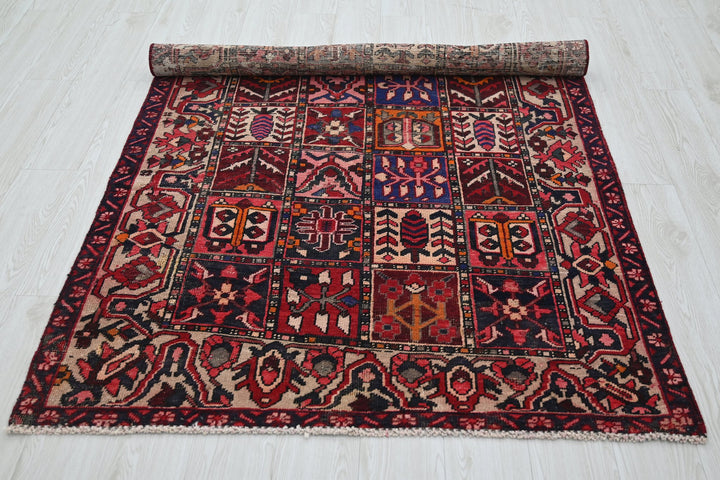 red Accent rug 4' 3" x 6' 4"