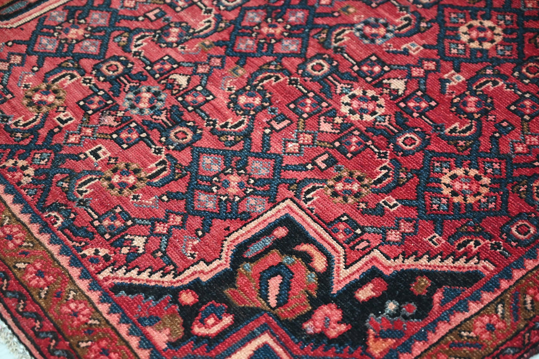 red Medium rug 3' 10" x 7' 0"
