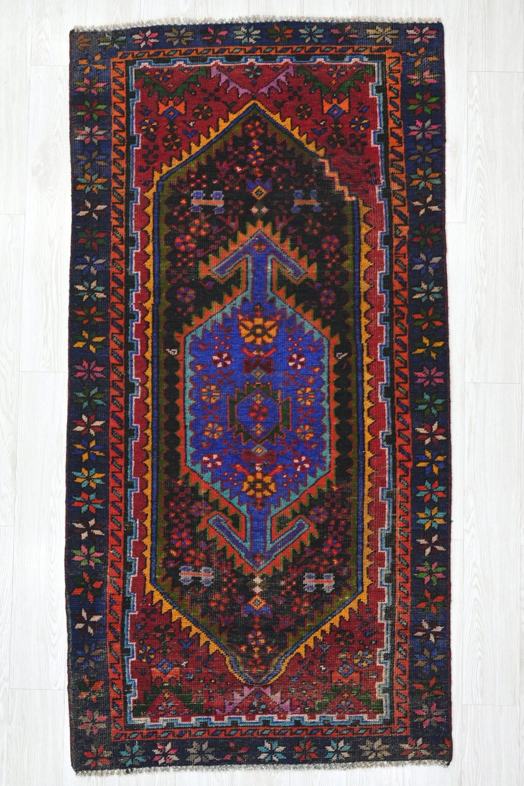 black Medium rug 3' 5" x 7' 1"