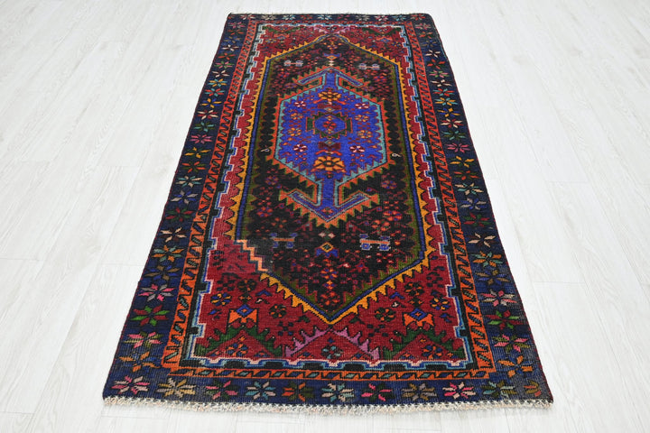 black Medium rug 3' 5" x 7' 1"