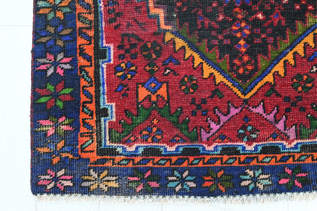 black Medium rug 3' 5" x 7' 1"