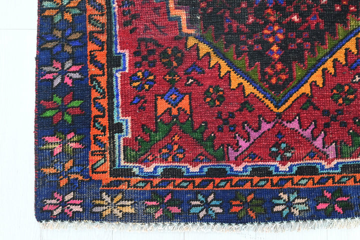 black Medium rug 3' 5" x 7' 1"