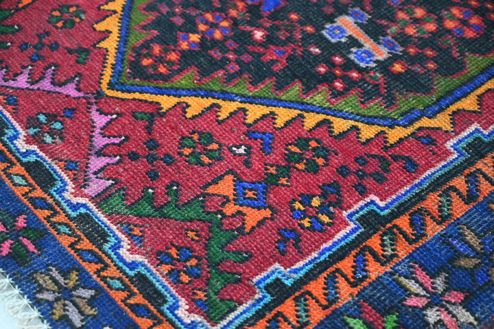 black Medium rug 3' 5" x 7' 1"