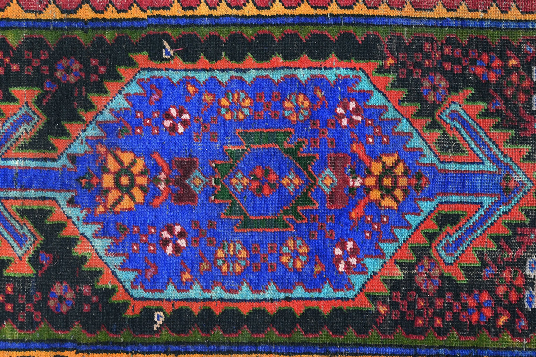 black Medium rug 3' 5" x 7' 1"