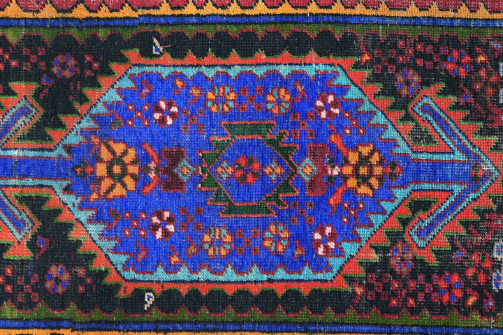 black Medium rug 3' 5" x 7' 1"