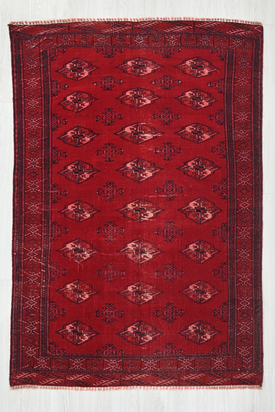 red Accent rug 4' 4" x 6' 4"