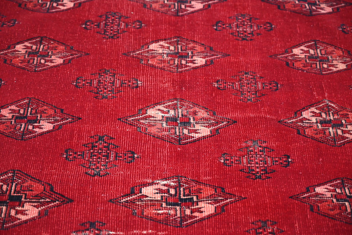 red Accent rug 4' 4" x 6' 4"